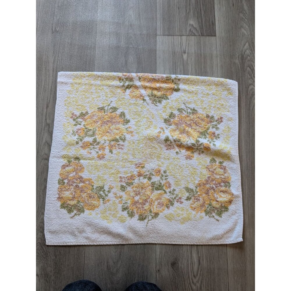Vintage Cannon Floral Cotton Bath Towel With Yellow & Orange Roses Pattern